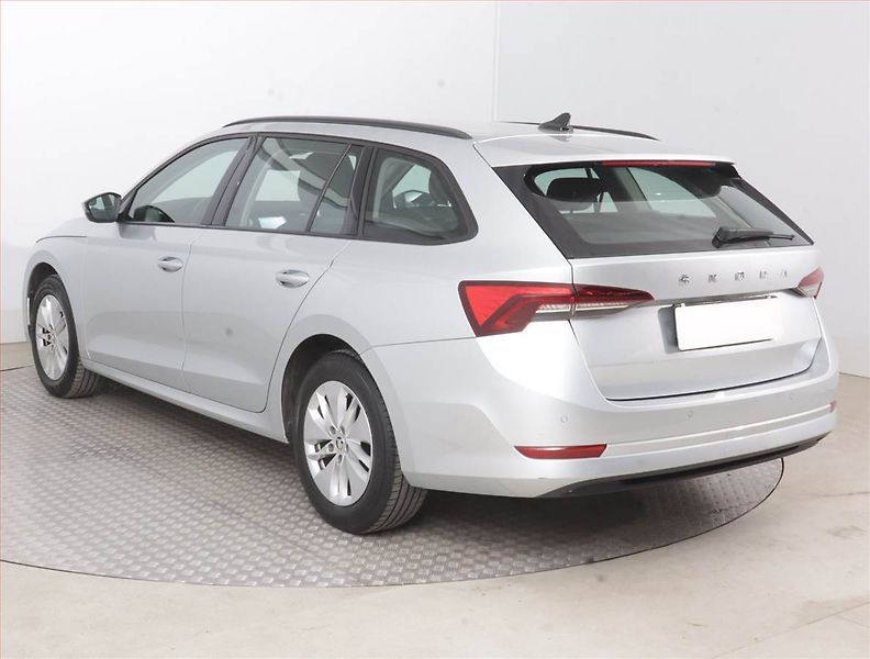 Škoda Octavia (2023) Ambition 2.0 TDI, ČR,1.maj - fotka 4 z 15