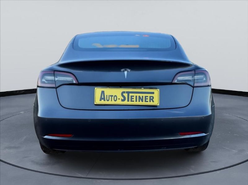 Tesla Model 3 - fotka 6 z 17