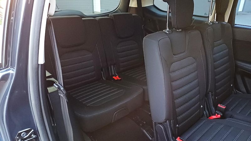 Ford Galaxy 2.0 140kW EcoBlue AWD TITANIUM - fotka 14 z 50