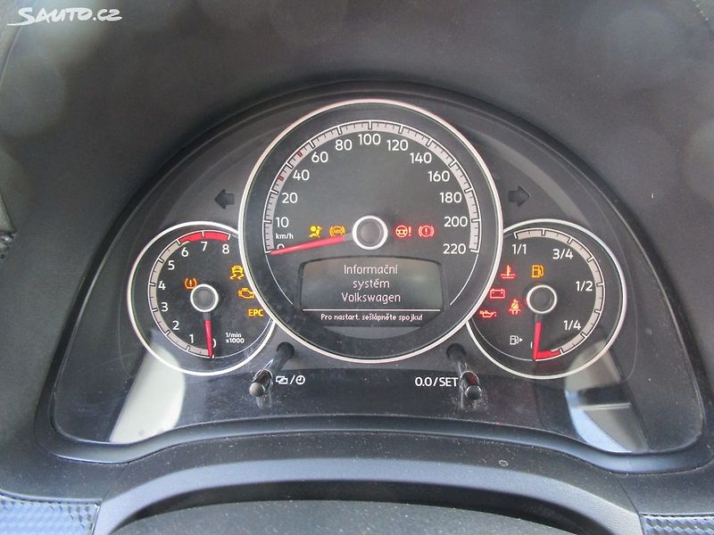 Volkswagen up! 1,0MPI - 48KW - NOVÁ STK - fotka 18 z 25