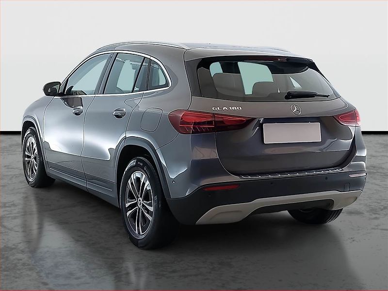 Mercedes-Benz GLA (2024) 180 - fotka 4 z 20