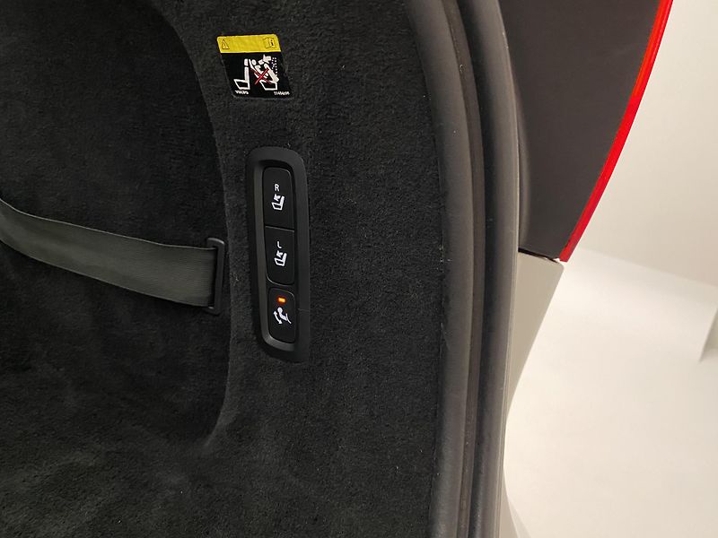 Volvo V90 T5 MOMENTUM AUT - fotka 31 z 39