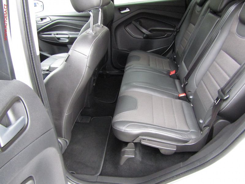 Ford Kuga (2015) 2.0 TDCi 4x4, Titanium - fotka 10 z 21
