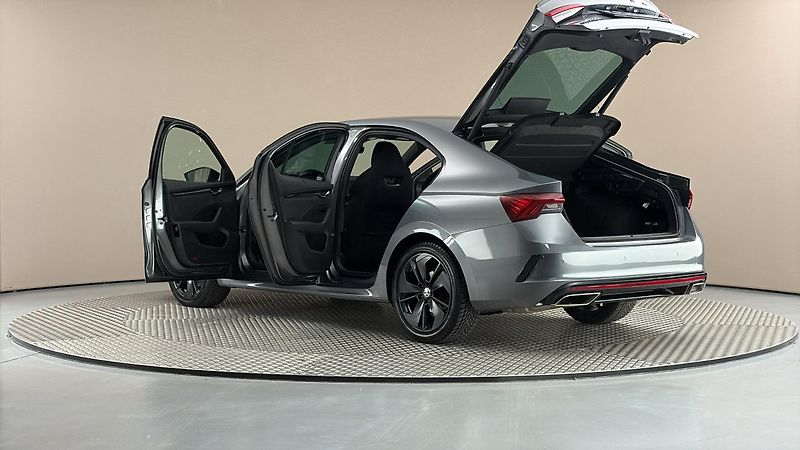 Škoda Octavia 2.0 TDI DSG RS - fotka 7 z 28