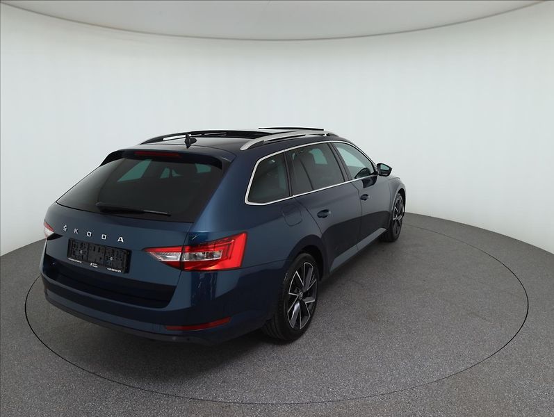 Škoda Superb 2,0 Style+, ACC, Virtual, Kame - fotka 7 z 25