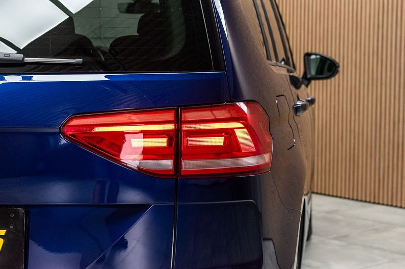 Volkswagen Touran 1.5 TSI TAŽNÉ*7.MÍST*DPH*ČR 1M - fotka 39 z 45
