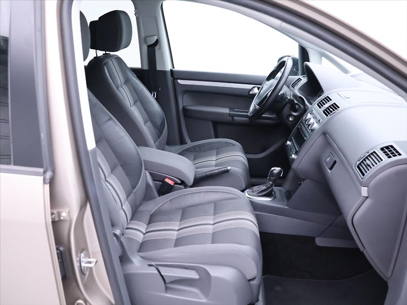 Volkswagen Touran 1,4 TSI 103kW DSG Match 1.Maj. - fotka 13 z 30