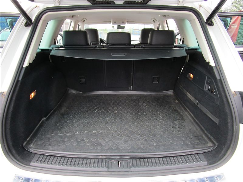 Volkswagen Touareg 3.0TDi V6  R-Line, 4x4, Bi-Xen - fotka 38 z 48