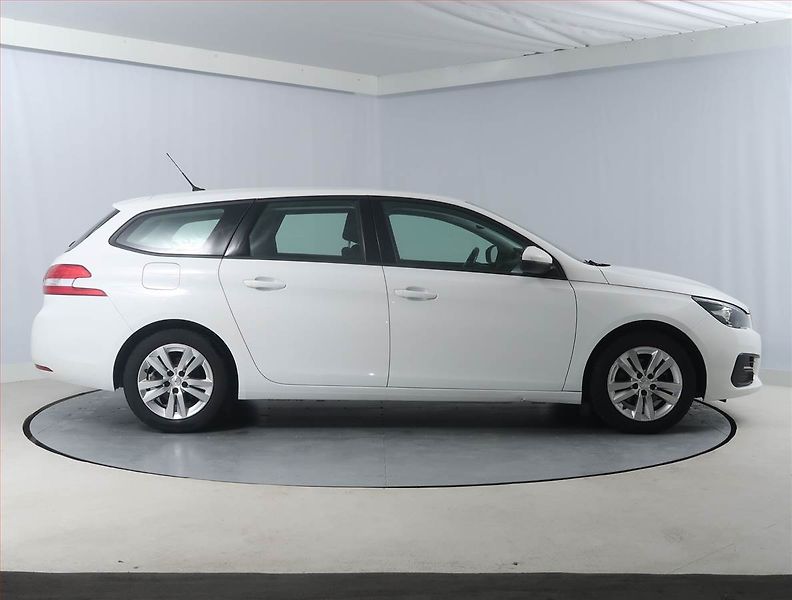 Peugeot 308 (2019) 1.2 PureTech, Serv.kniha - fotka 6 z 14