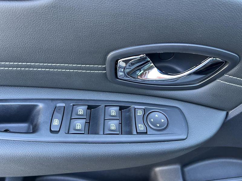 Renault Scénic 1.2TCe KLIMA TEMPOMAT ALU - fotka 12 z 43