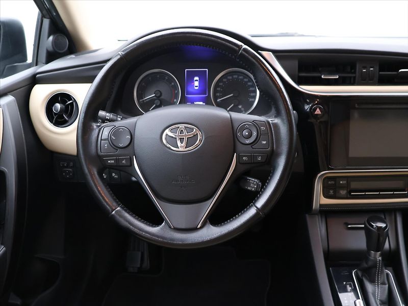 Toyota Corolla 1,6 VVT-i Aut. CZ Executive - fotka 15 z 29