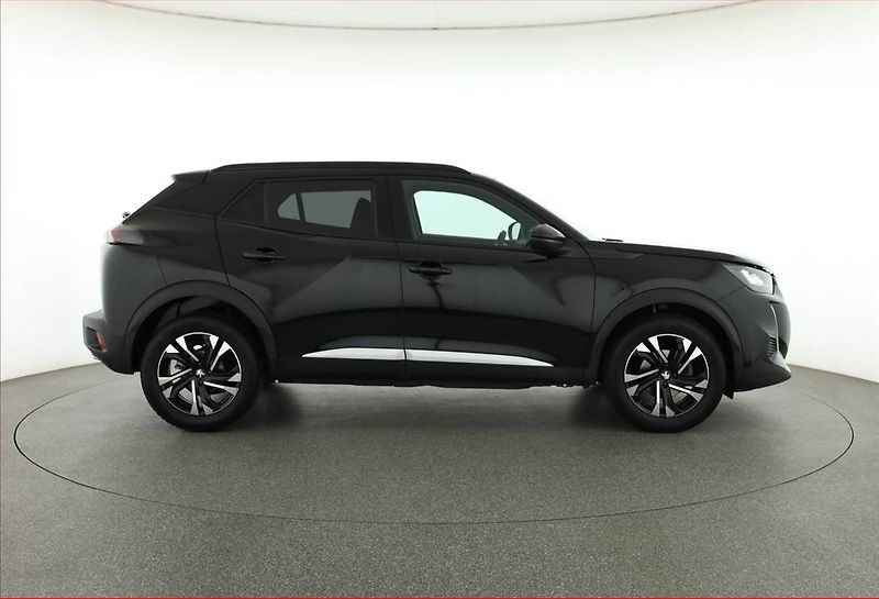 Peugeot 2008 (2023) 1.2 PureTech, ČR,1.maj - fotka 6 z 20