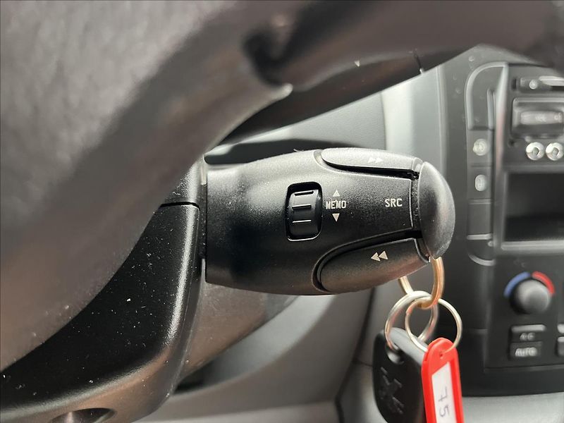 Peugeot Expert Tepee 2,0 HDi 8.MÍST KLIMA NAVIGACE - fotka 28 z 42