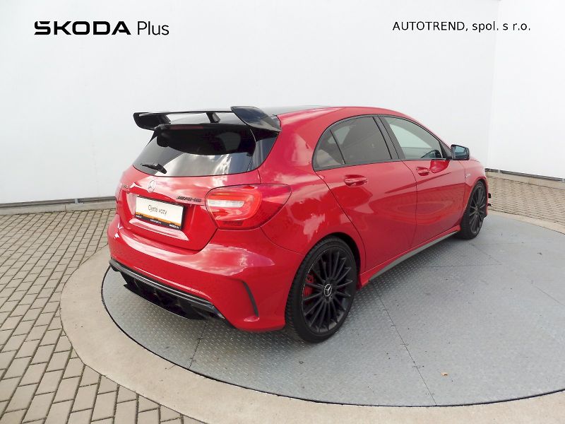 Mercedes-Benz Třídy A (2013) A45 AMG 2,0 265kW 4MATIC Perfo - fotka 2 z 25