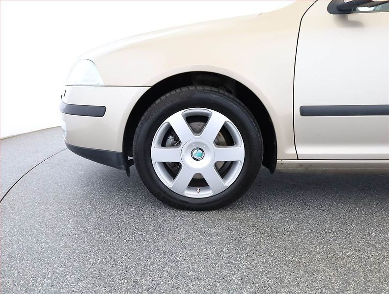 Škoda Octavia (2006) 2.0 TDI, po STK, jezdí výborně - fotka 17 z 17