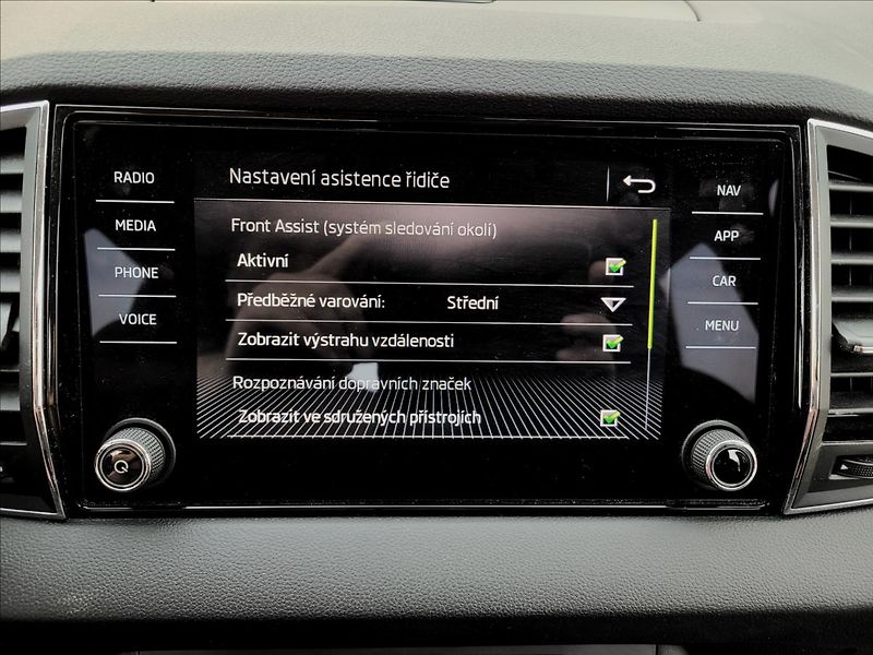Škoda Karoq 1,6 tdi,navi,výhřev,klima,alu - fotka 31 z 50
