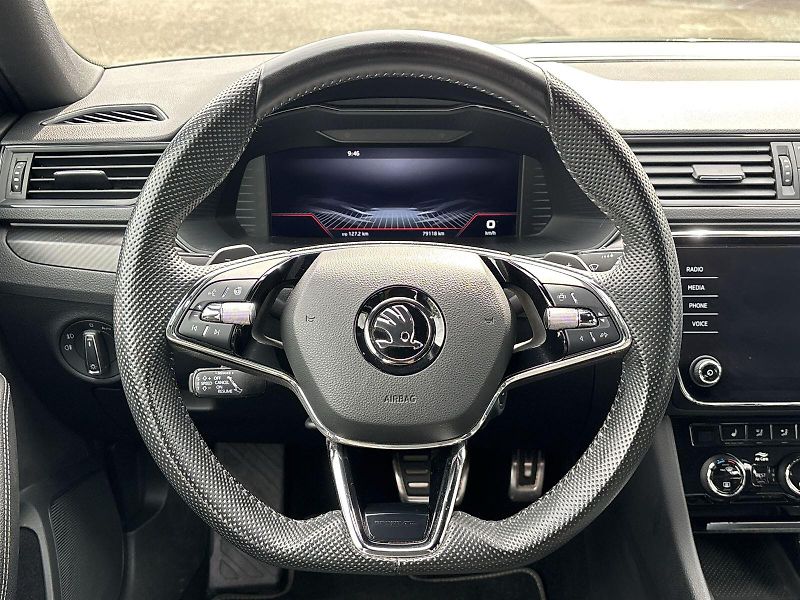 Škoda Superb (2023) Combi 2.0 TDI DSG Sportline - fotka 19 z 33
