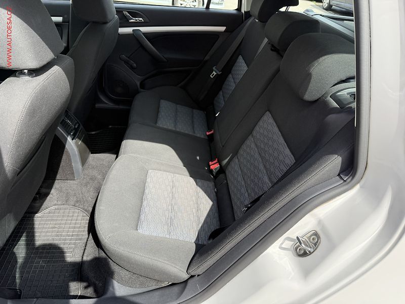Škoda Octavia (2009) 1.6 MPi, Ambiente, AC - fotka 10 z 13