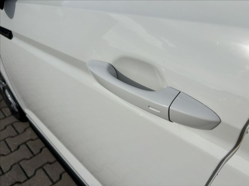 Volkswagen Touran 1.4 TSi R-line 7.míst - fotka 21 z 21
