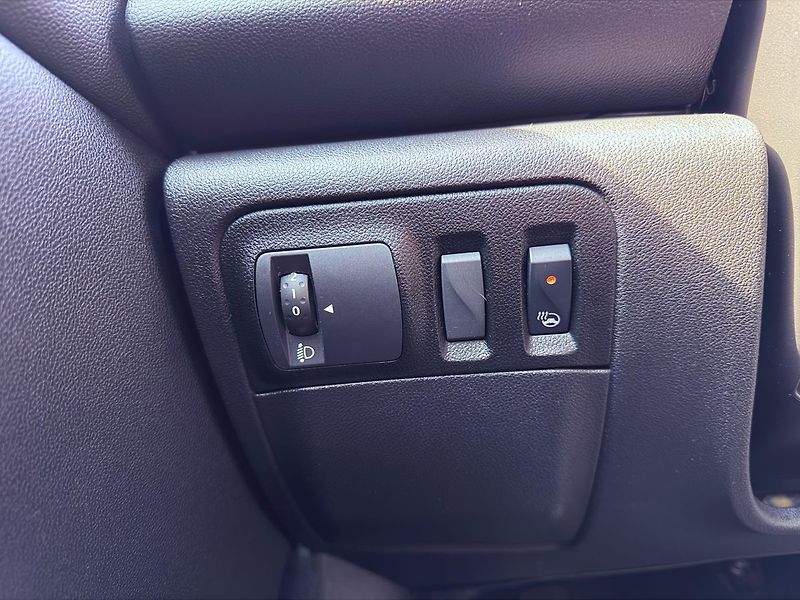 Renault Mégane 1.3 TCe EDC, Bose, Navi, TOP - fotka 24 z 28
