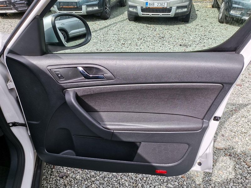 Škoda Yeti (2016) 1.2TSi 81kw Outdoor 1 majitel - fotka 15 z 25