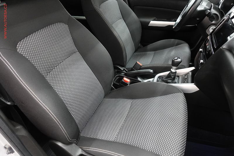 Suzuki Vitara (2016) 1.6 DDiS 4x4, AC, TZ, navi - fotka 11 z 25