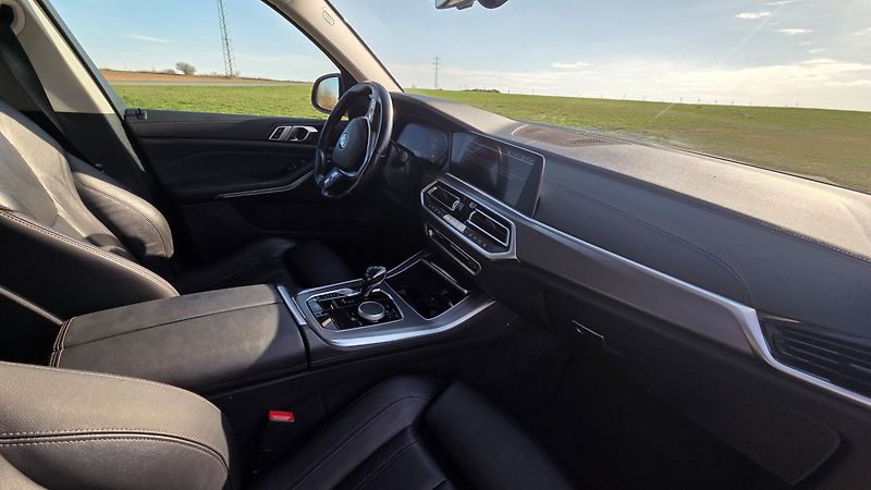 BMW X5 (2019) 3.0 /195kW - fotka 10 z 20