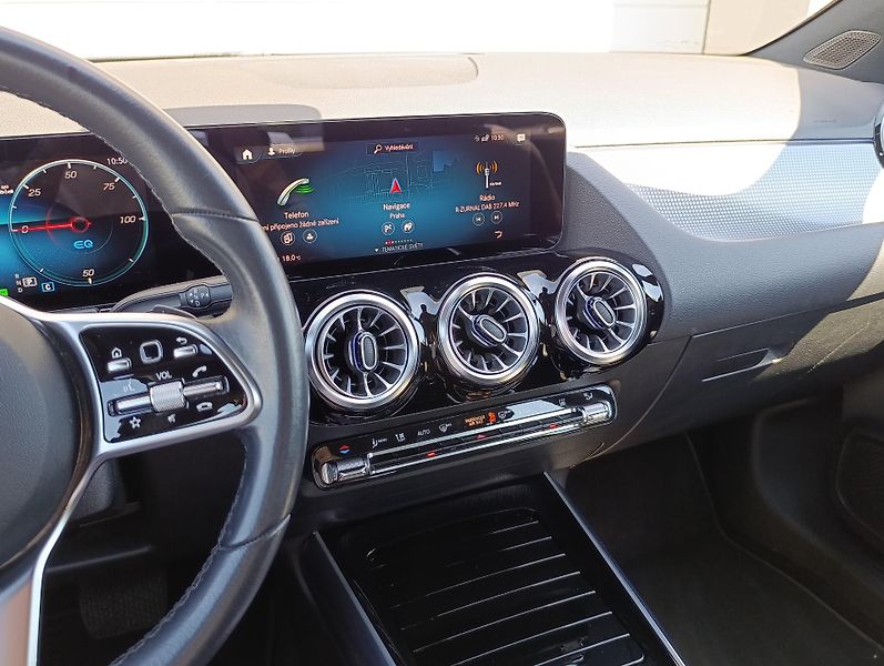 Mercedes-Benz EQA 250+ ČR DPH - fotka 25 z 34