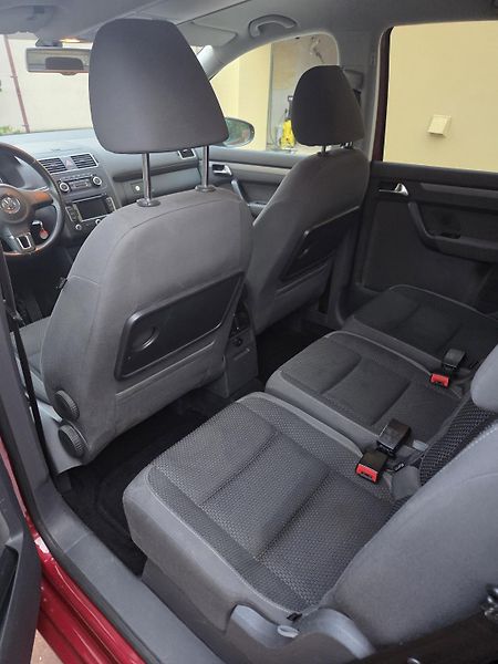 Volkswagen Touran (2011) Prodám VW Touran 2.0, 7 míst - fotka 16 z 21