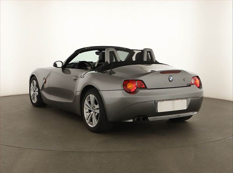 BMW Z4 (2004) 2.2i - fotka 4 z 13