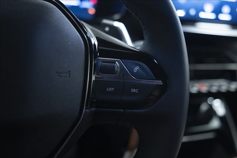Peugeot 2008 1,2 HYBRID AT KAMERA 360° ČR - fotka 19 z 43
