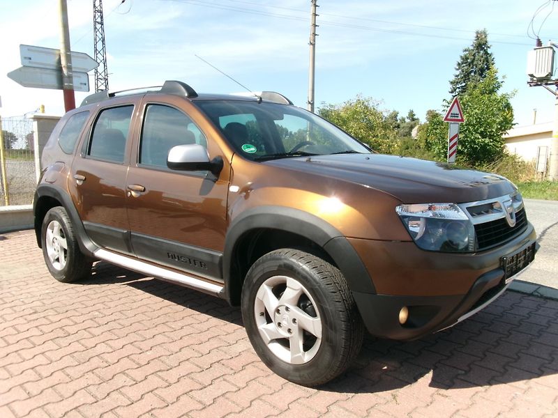 Dacia Duster (2012) 1,6 16V 4x4 KLIMA ALU TAŽNÉ - fotka 10 z 31