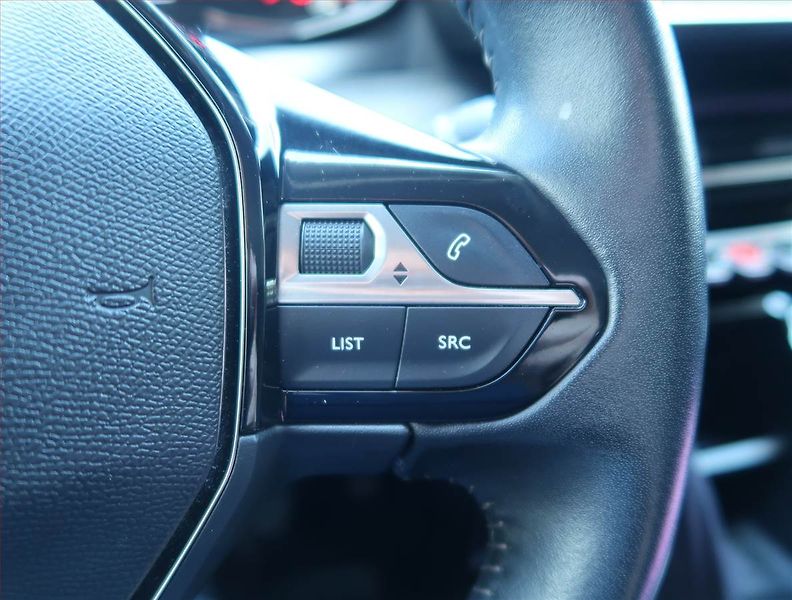 Peugeot 208 (2020) 1.2 PureTech, Serv.kniha - fotka 17 z 19