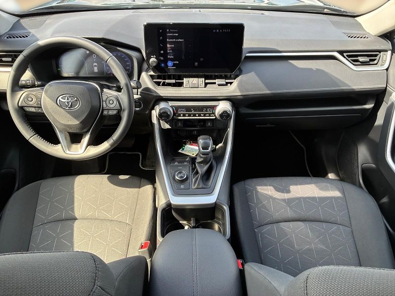 Toyota RAV4 (2023) COMFORT 2.5 HYBRID 131kW 4WD  - fotka 9 z 11