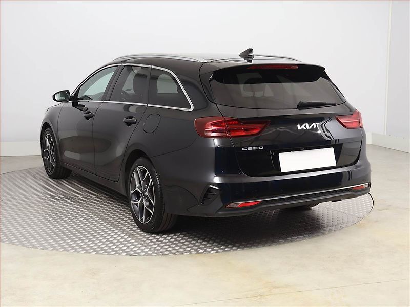 Kia Ceed (2023) 1.5 T-GDI, ČR, 1. maj. - fotka 4 z 18