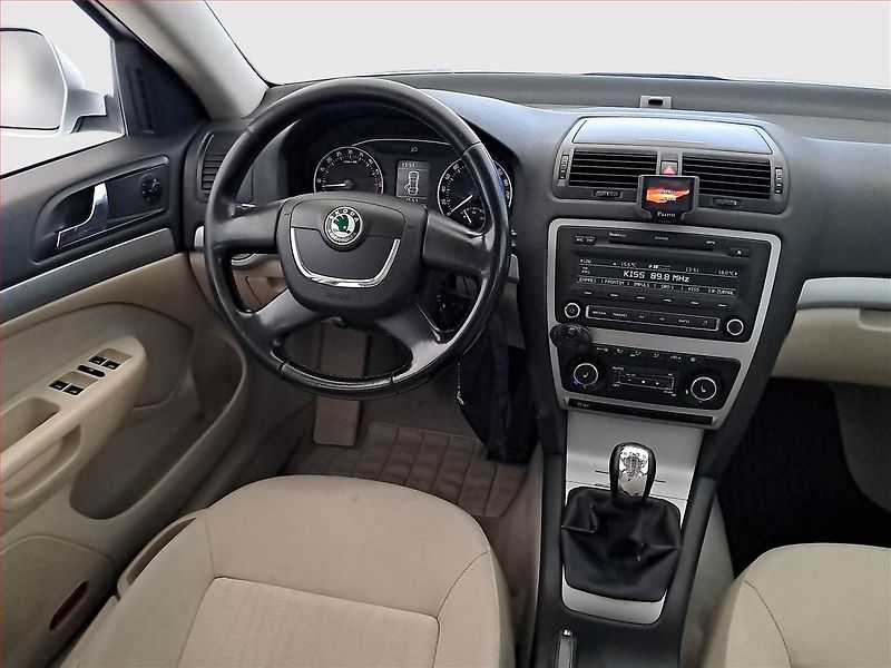 Škoda Octavia (2010) 1.6 TDI, po STK, Tažné - fotka 7 z 15