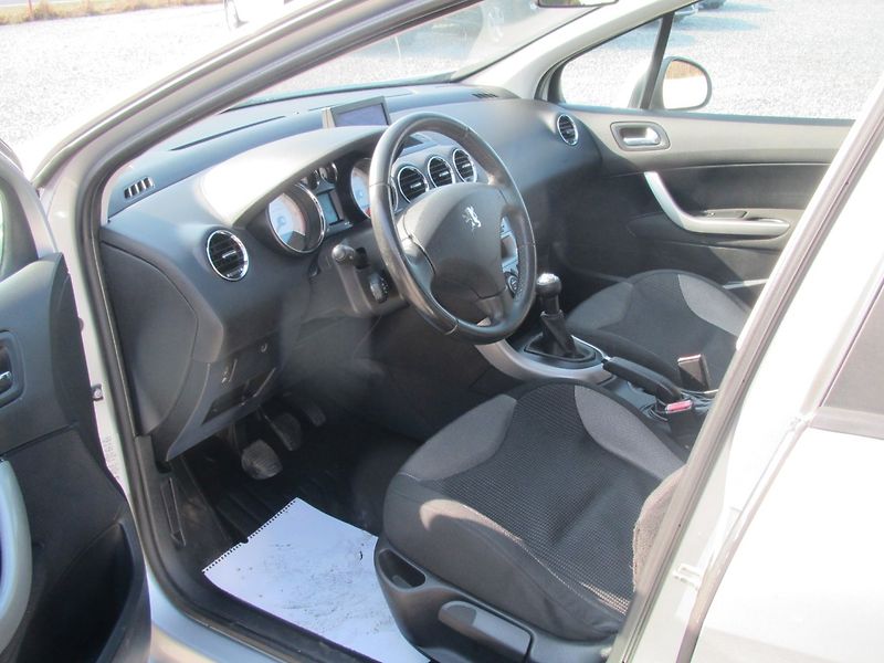 Peugeot 308 1.6 HDI - fotka 9 z 16