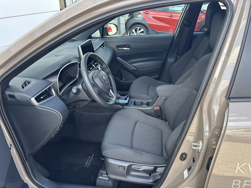 Toyota Corolla Cross (2025) Style 1,8 HEV 4x2 - fotka 7 z 14