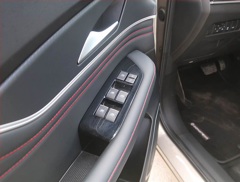 Dongfeng T5 EVO (2024) Deluxe 1.5 Turbo - fotka 19 z 22