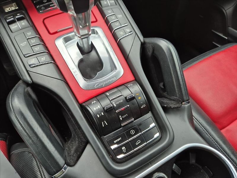 Porsche Cayenne 3,0 TDi Individual - fotka 17 z 18