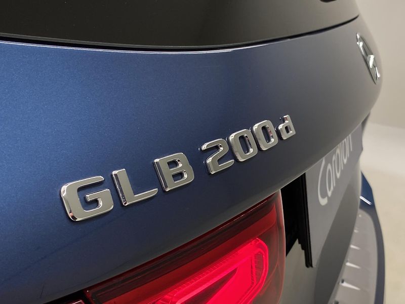 Mercedes-Benz GLB 200d 4MATIC AUT CZ 7míst - fotka 39 z 60