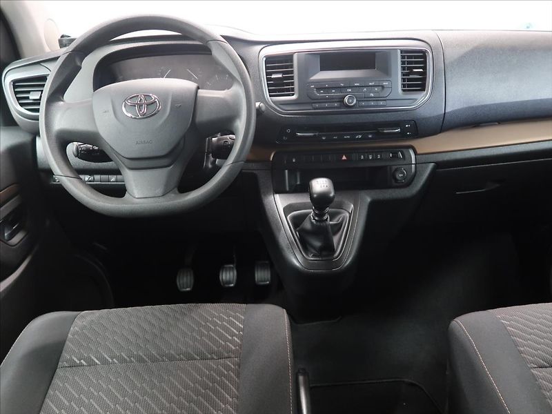 Toyota ProAce Verso 2,0 D-4D Family 1.maj. 8 míst - fotka 27 z 37