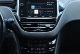 Peugeot 2008 (2018) 1.2 PureTech, Automat - náhled 12