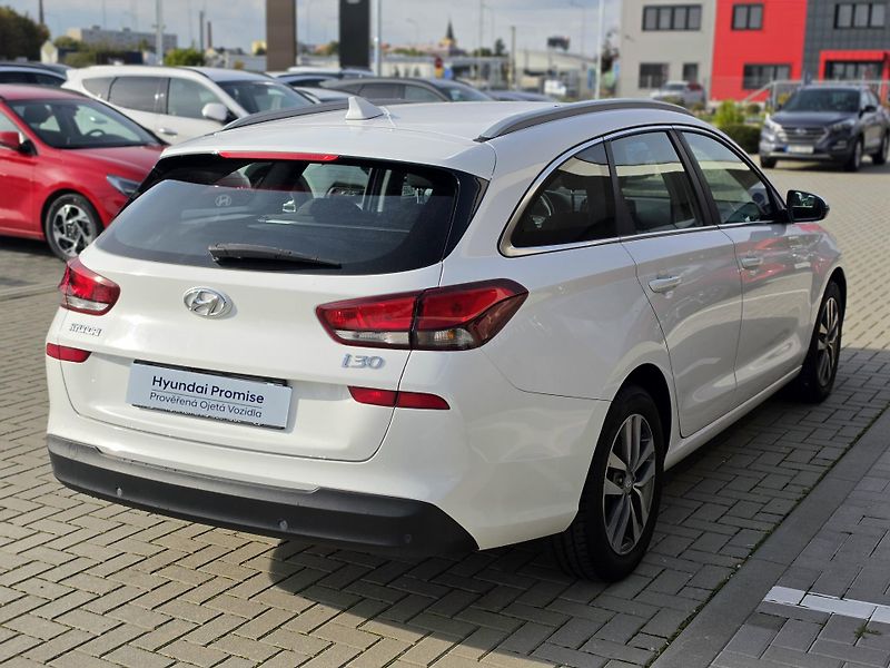 Hyundai i30 (2019) 1,4 TGDI 103kW STYLE NAV - fotka 5 z 15