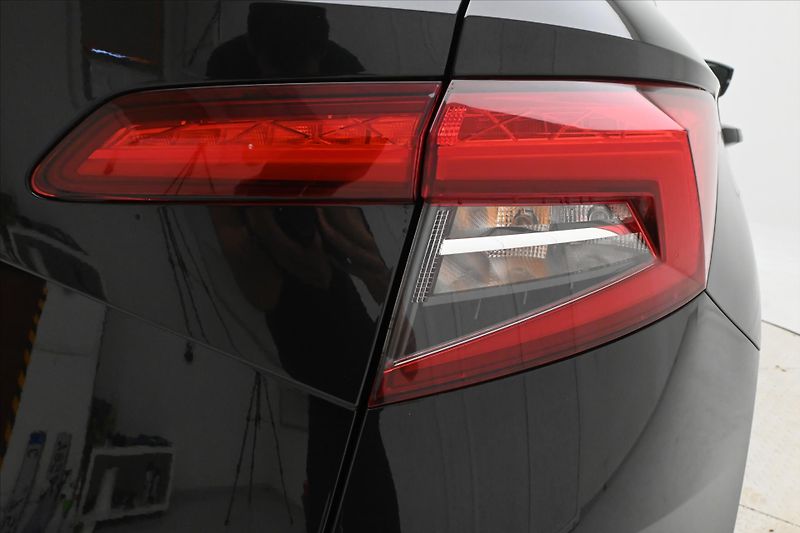 Škoda Karoq 1,5 TSI 110kW Business Záruka - fotka 30 z 31