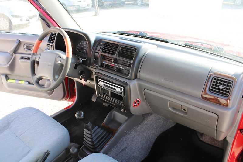 Suzuki Jimny (2000) 1,3LXi 4X4 EL.OKNA SERVO TAŽNÉ - fotka 14 z 15