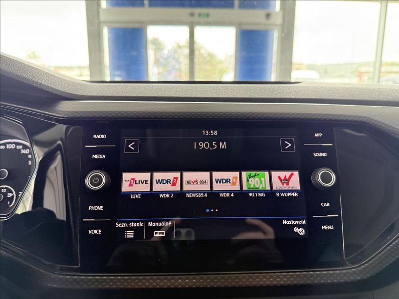 Volkswagen T-Cross 1,0   TSI 70kW,LIFE,SERVISKA - fotka 14 z 23