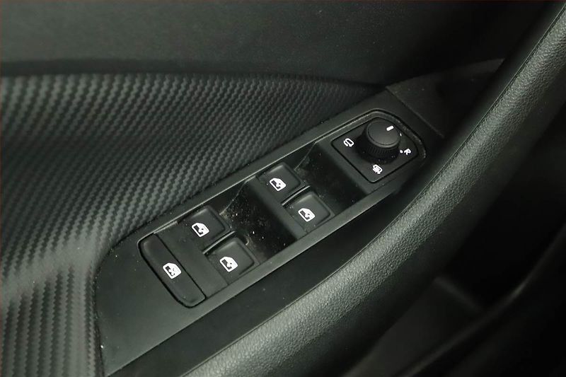 Škoda Kamiq (2025) 1.0 TSI, MONTE CARLO, KEYLESS - fotka 9 z 15