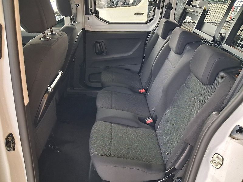 Opel Combo Crew Van Electric 100kW/50kWh - fotka 8 z 15