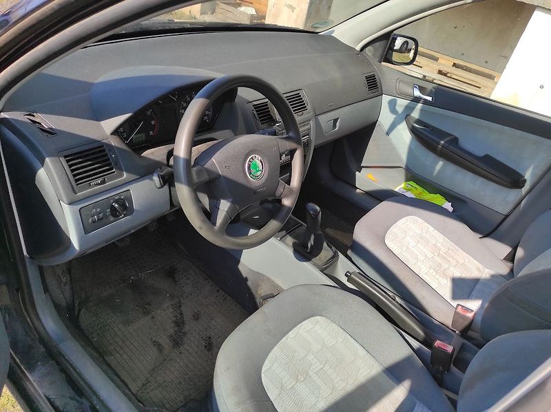 Škoda Fabia 1.4 MPI Comfort - fotka 10 z 25